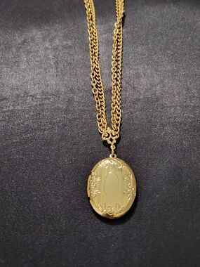 1928 Gold Oval Floral Locket Necklace
